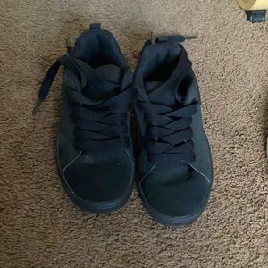 Black DC kids skate shoes size 2
